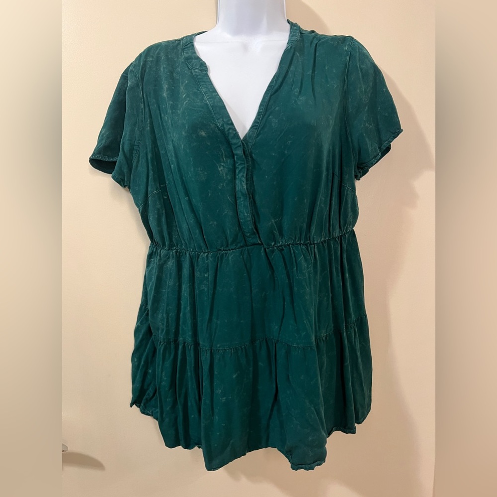 torrid Dark Teal Tiered V-Neck Short Sleeve Blouse - Picture 3 of 4